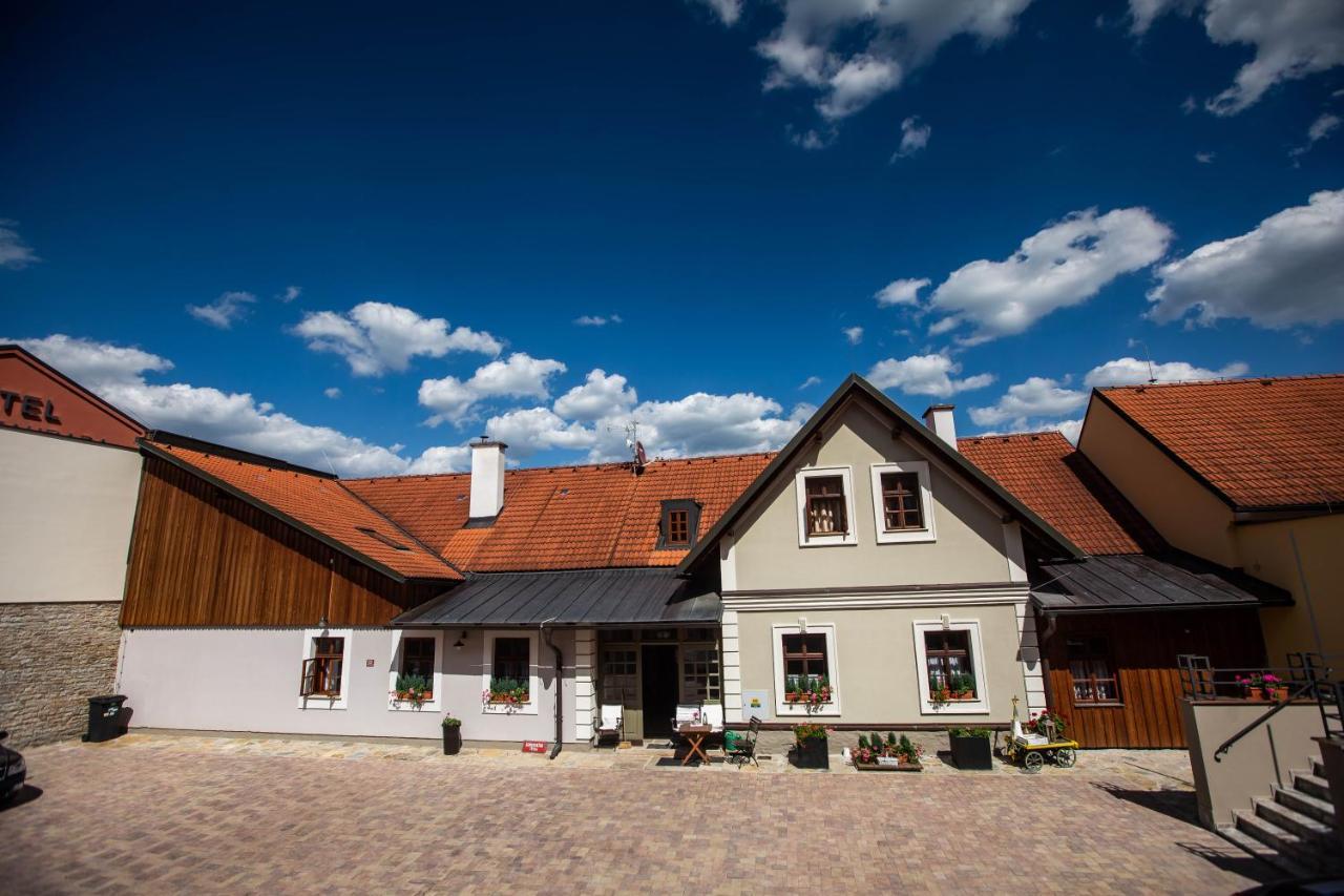 Penzion Satlava Nove Mesto nad Metuji Exterior photo